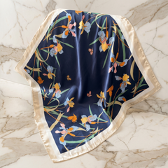 Seidenschal Damen 70×70 cm Blumen Blau – Schal-Welt Detailansicht
