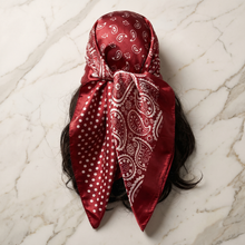 Seidenschal Damen 70×70 cm – Bordeaux Weiß Paisley mit Paisley- und Punktmuster | Schal-Welt