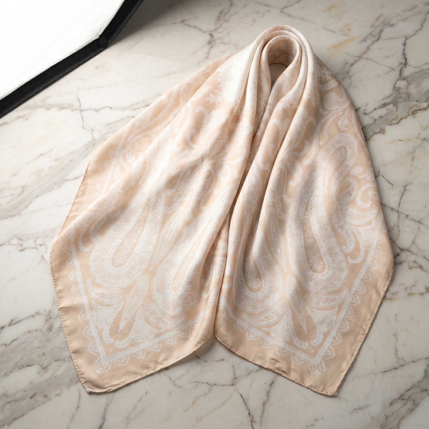 Seidenschal Damen 70×70 cm Paisley Beige – Schal-Welt Detailansicht