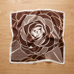 Seidenschal Damen 70×70 cm Blumen Braun – Schal-Welt Detailansicht