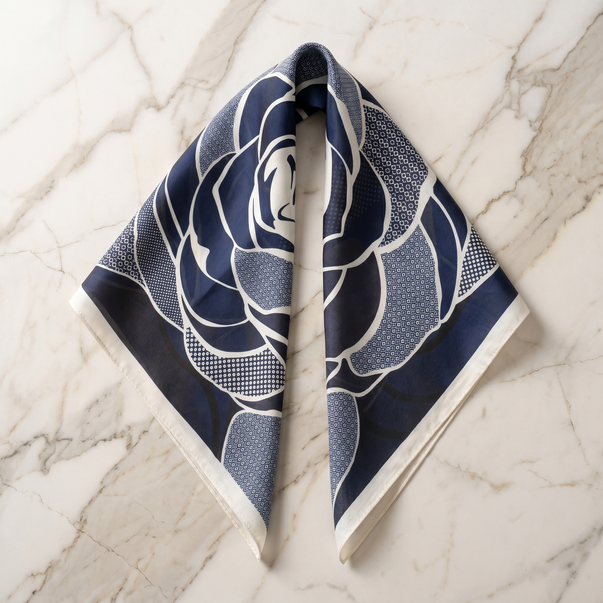 Seidenschal Damen 70×70 cm Blumen Blau – Schal-Welt Detailansicht
