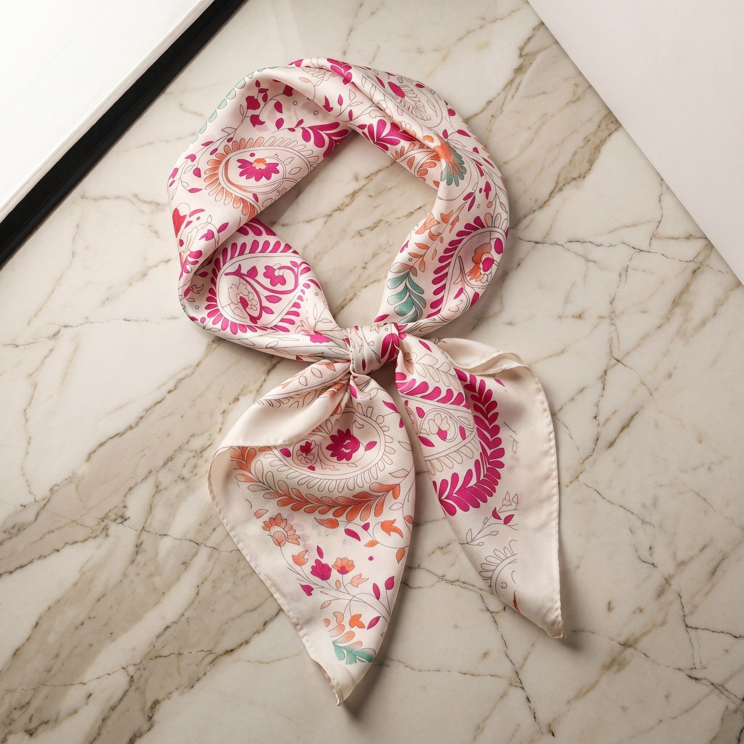 Seidenschal Damen 70×70 cm Blumen Bunt – Schal-Welt Detailansicht