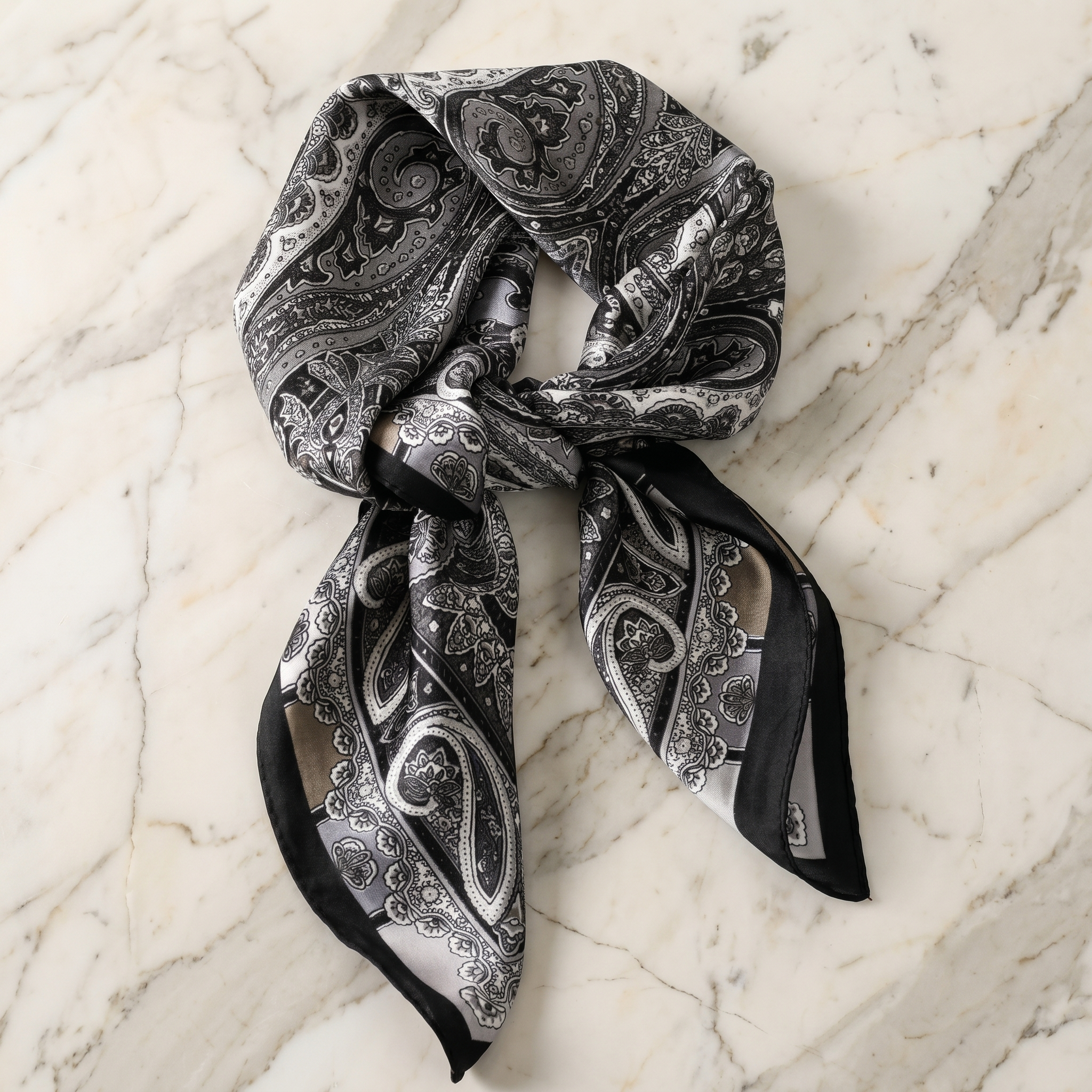 Seidenschal Damen 70×70 cm Paisley Schwarz – Schal-Welt Detailansicht