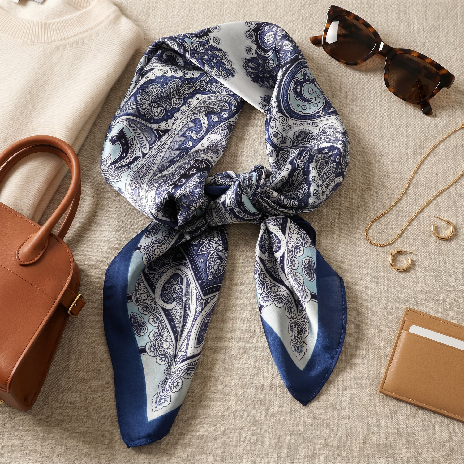 Seidenschal Damen 70×70 cm Paisley Blau – Schal-Welt Styling-Inspiration