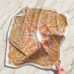 Seidenschal Damen 70×70 cm Paisley Bunt – Schal-Welt Detailansicht
