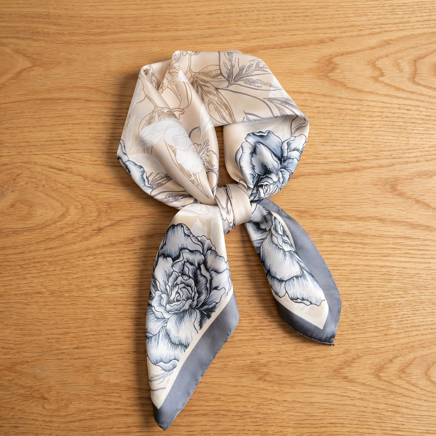 Seidenschal Damen 70×70 cm Blumen Beige – Schal-Welt Detailansicht