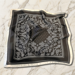 Seidenschal Damen 70×70 cm Paisley Schwarz – Schal-Welt Detailansicht
