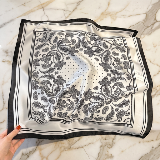 Seidenschal Damen 70×70 cm Paisley Schwarz – Schal-Welt Detailansicht