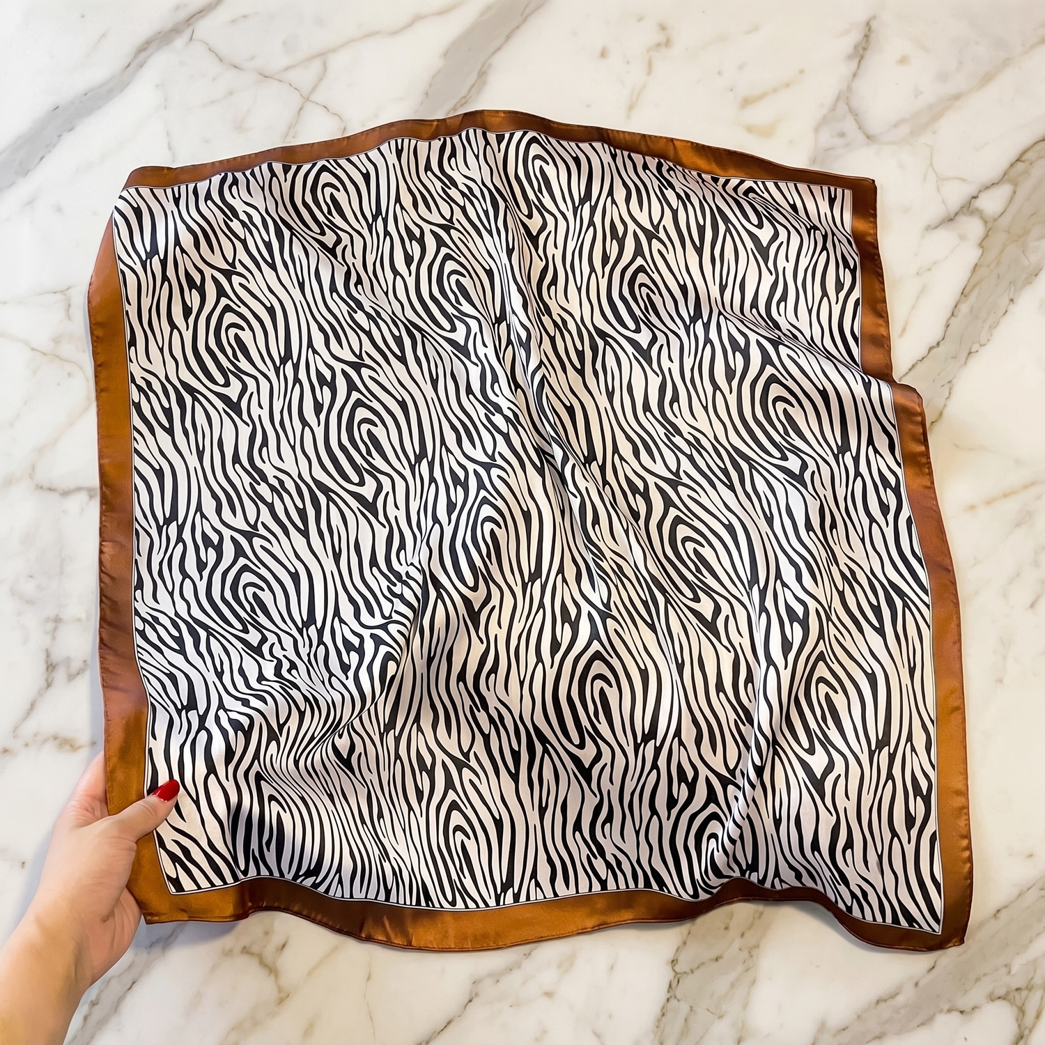 Seidenschal Damen 70×70 cm Animal Schwarz – Schal-Welt Detailansicht