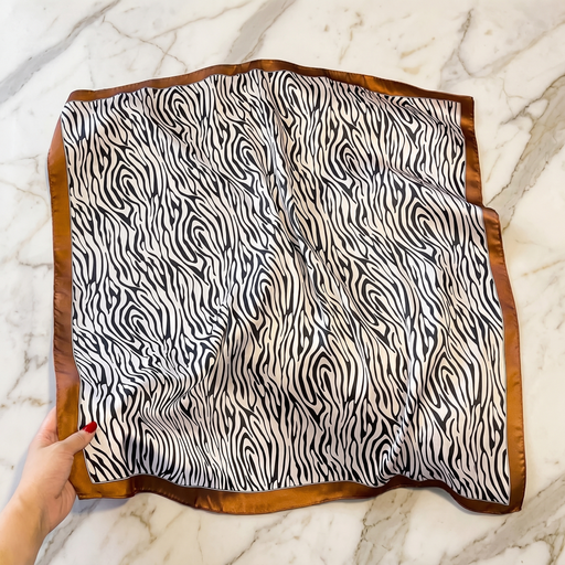 Seidenschal Damen 70×70 cm Animal Schwarz – Schal-Welt Detailansicht