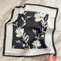 Seidenschal Damen 70×70 cm Blumen Schwarz – Schal-Welt Detailansicht