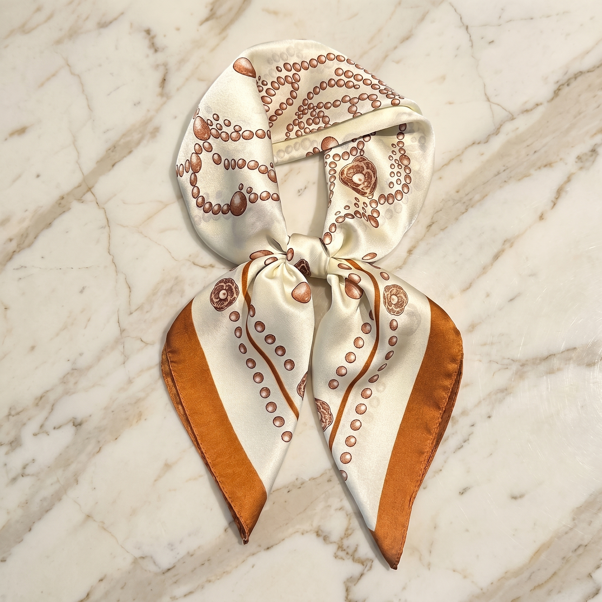 Seidenschal Damen 70×70 cm Abstract Beige – Schal-Welt Detailansicht