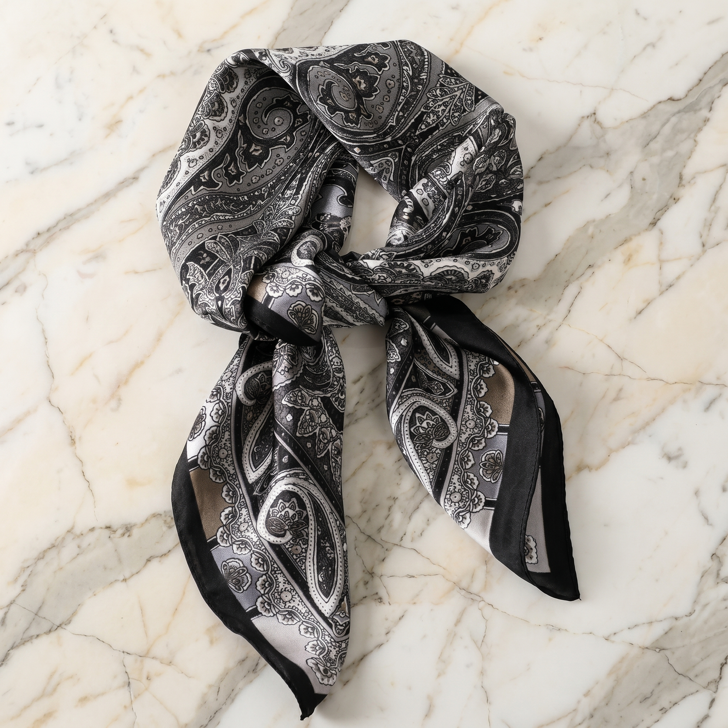 Seidenschal Damen 70×70 cm Paisley Schwarz – Schal-Welt Detailansicht