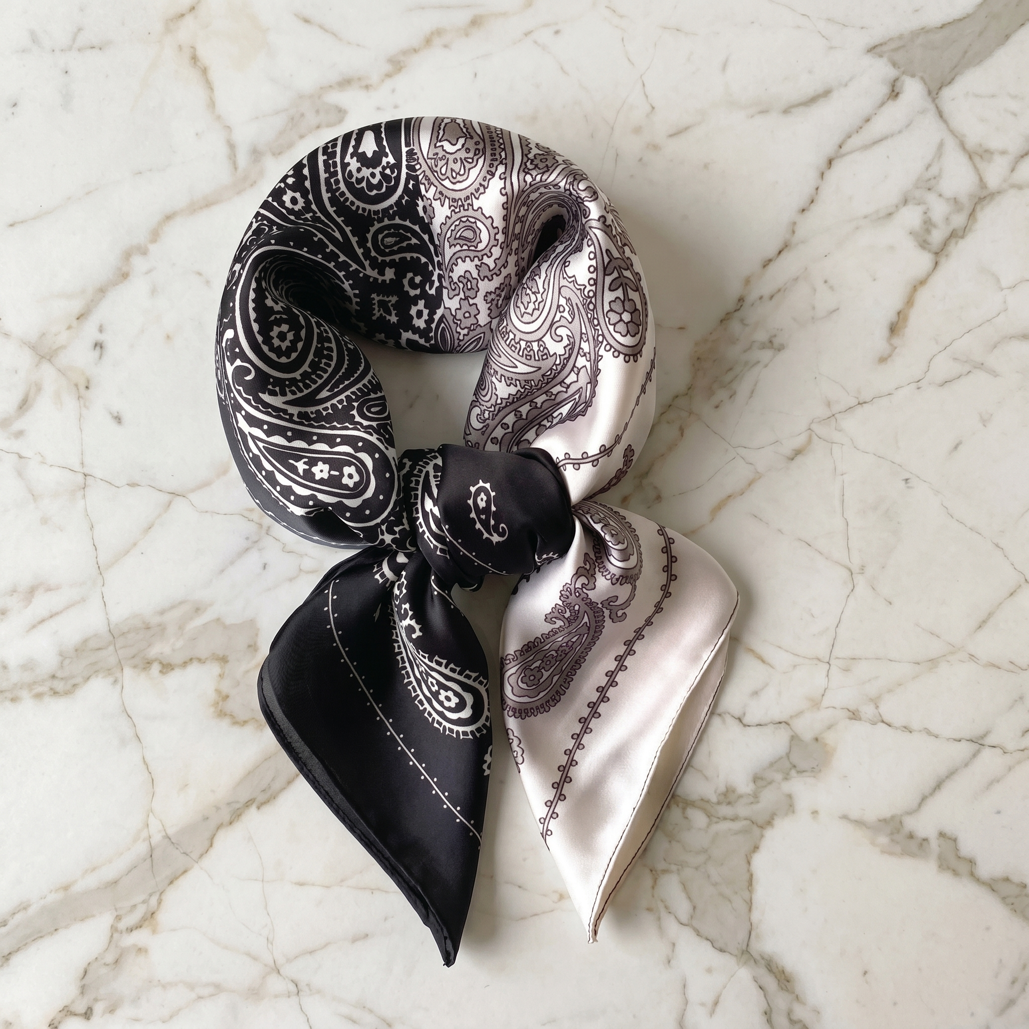 Seidenschal Damen 70×70 cm Paisley Bunt – Schal-Welt Detailansicht