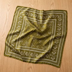 Seidenschal Damen 70×70 cm Blumen Gold – Schal-Welt Detailansicht