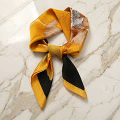 Seidenschal Damen 70×70 cm Blumen Gold – Schal-Welt Detailansicht