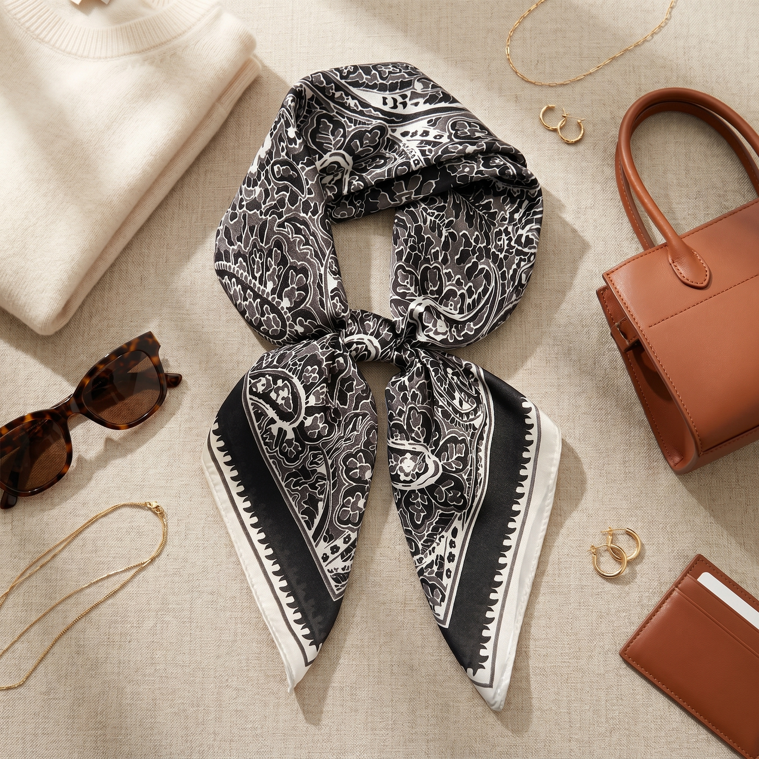 Seidenschal Damen 70×70 cm Paisley Schwarz – Schal-Welt Styling-Inspiration