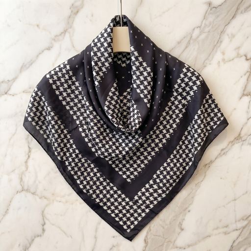 Seidenschal Damen 70×70 cm Geometrisch Schwarz – Schal-Welt Detailansicht