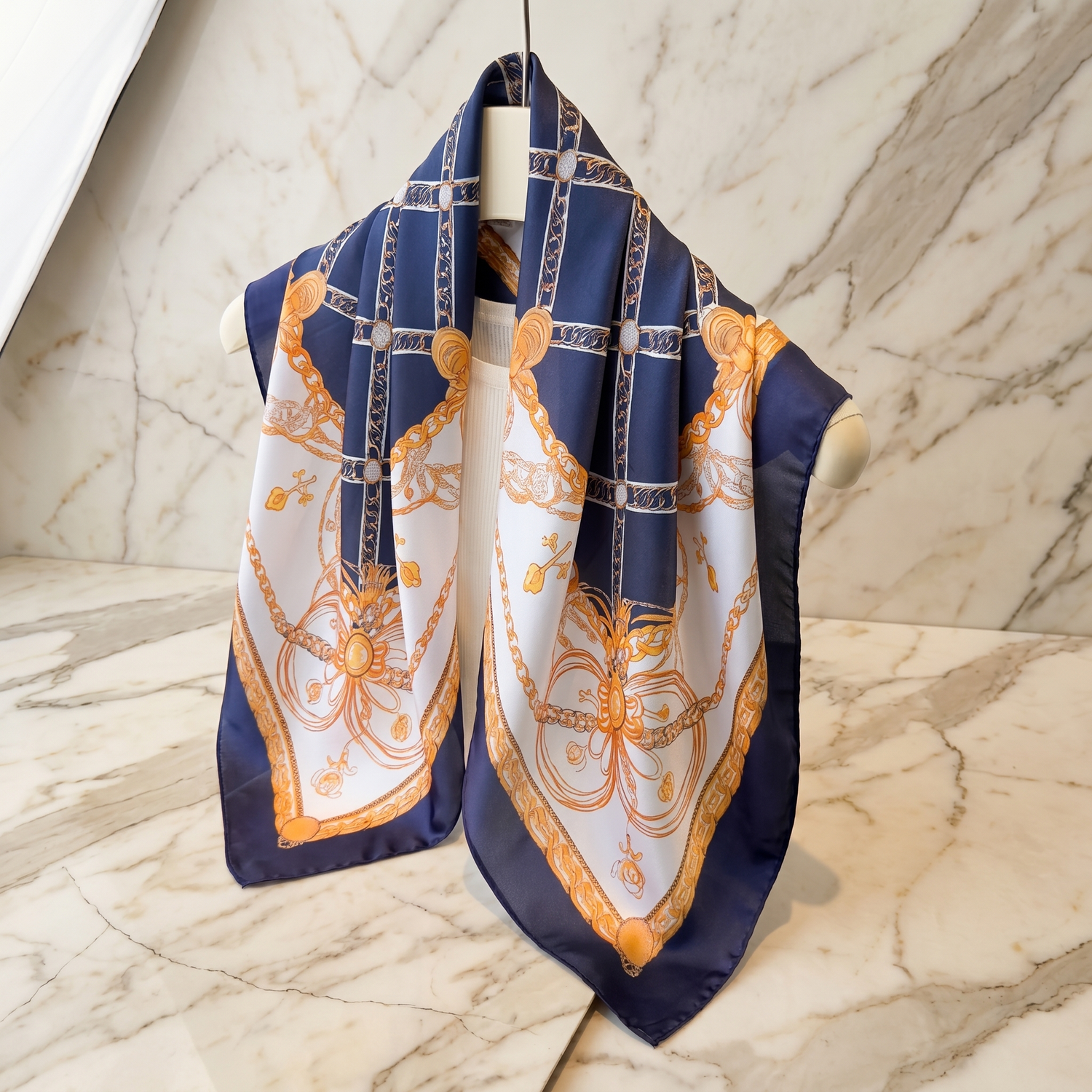 Seidenschal Damen 70×70 cm Klassisch Bunt – Schal-Welt Detailansicht