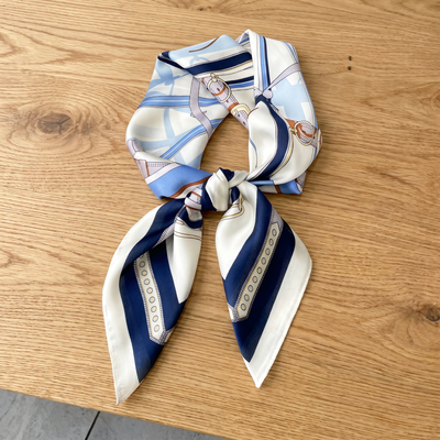 Seidenschal Damen 70×70 cm – Weiß Marine Klassisch mit Gürtelmotiv und Streifen | Schal-Welt