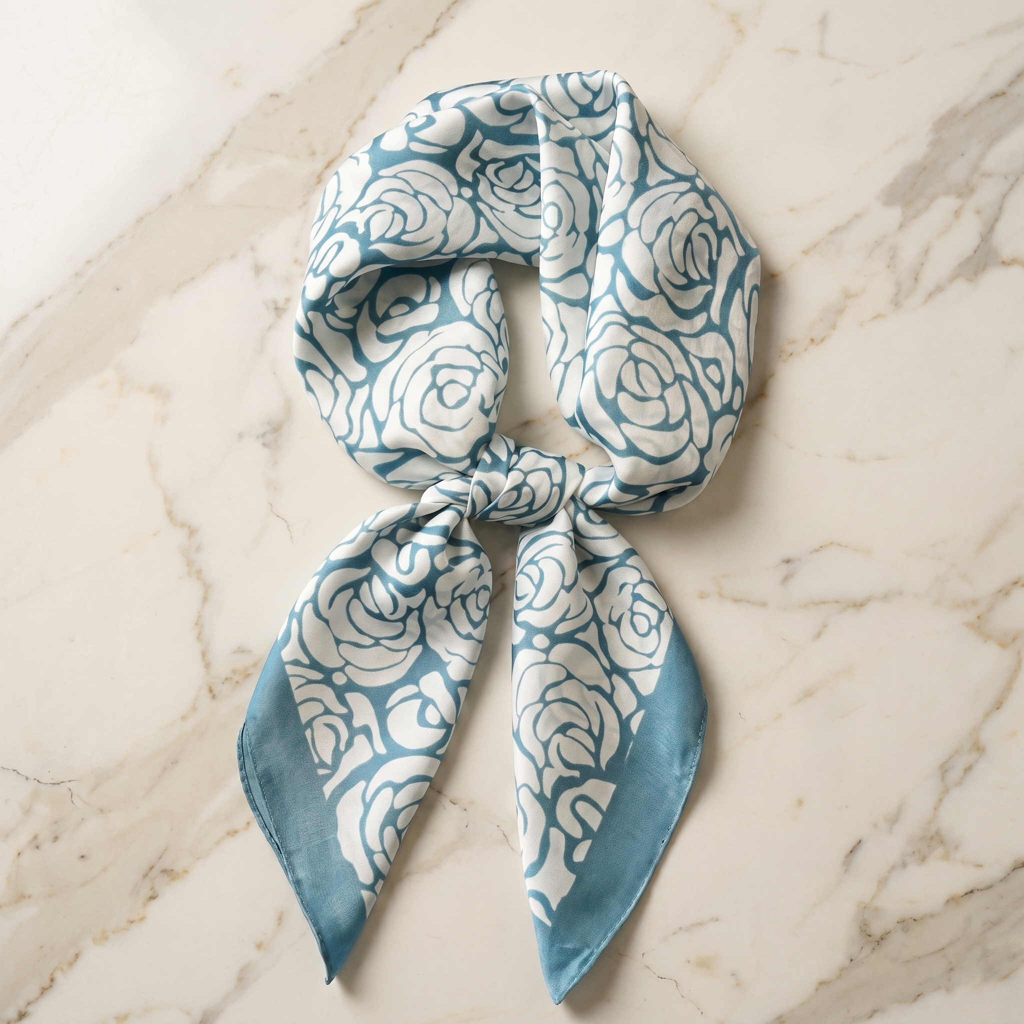Seidenschal Damen 70×70 cm Blumen Blau – Schal-Welt Detailansicht