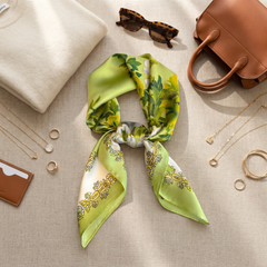 Seidenschal Damen 70×70 cm Blumen Grün – Schal-Welt Styling-Inspiration